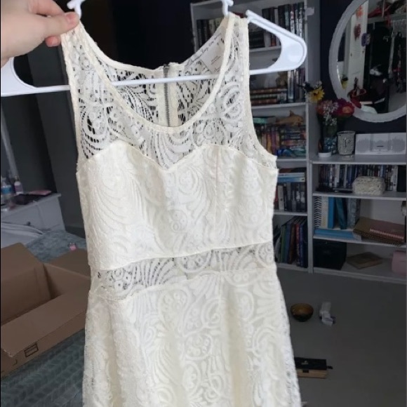 Off white dress - Picture 2 of 3